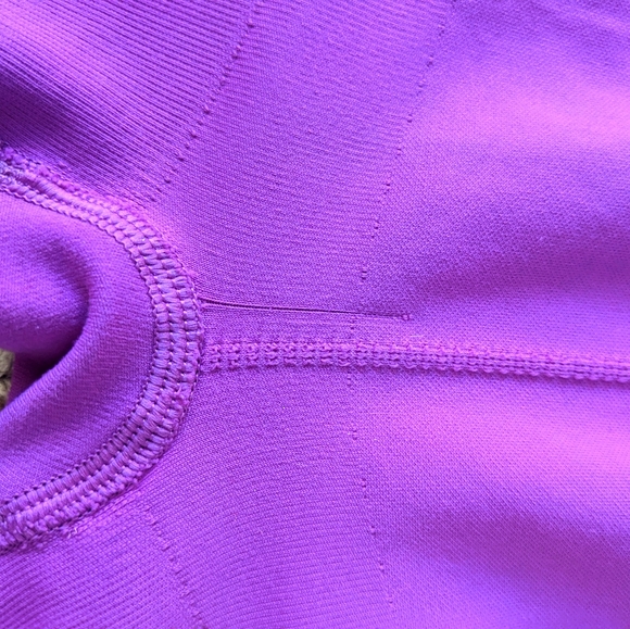 Lululemon Zone In Crop-  Size 4 or 6 - *flaws* - Picture 13 of 16